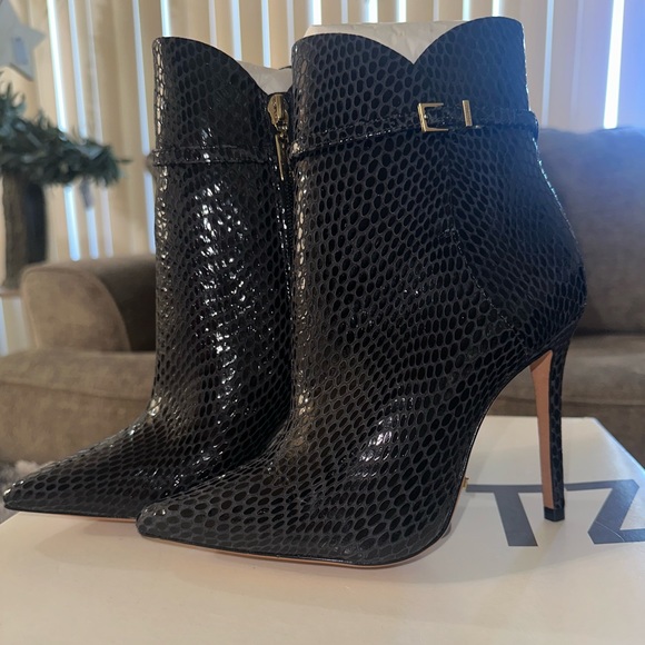 SCHUTZ Shoes - Schutz black leather booted heels